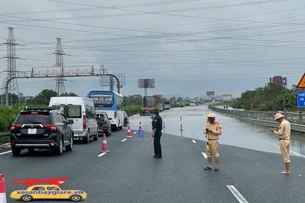 đặt xe taxi sân bay nội bài